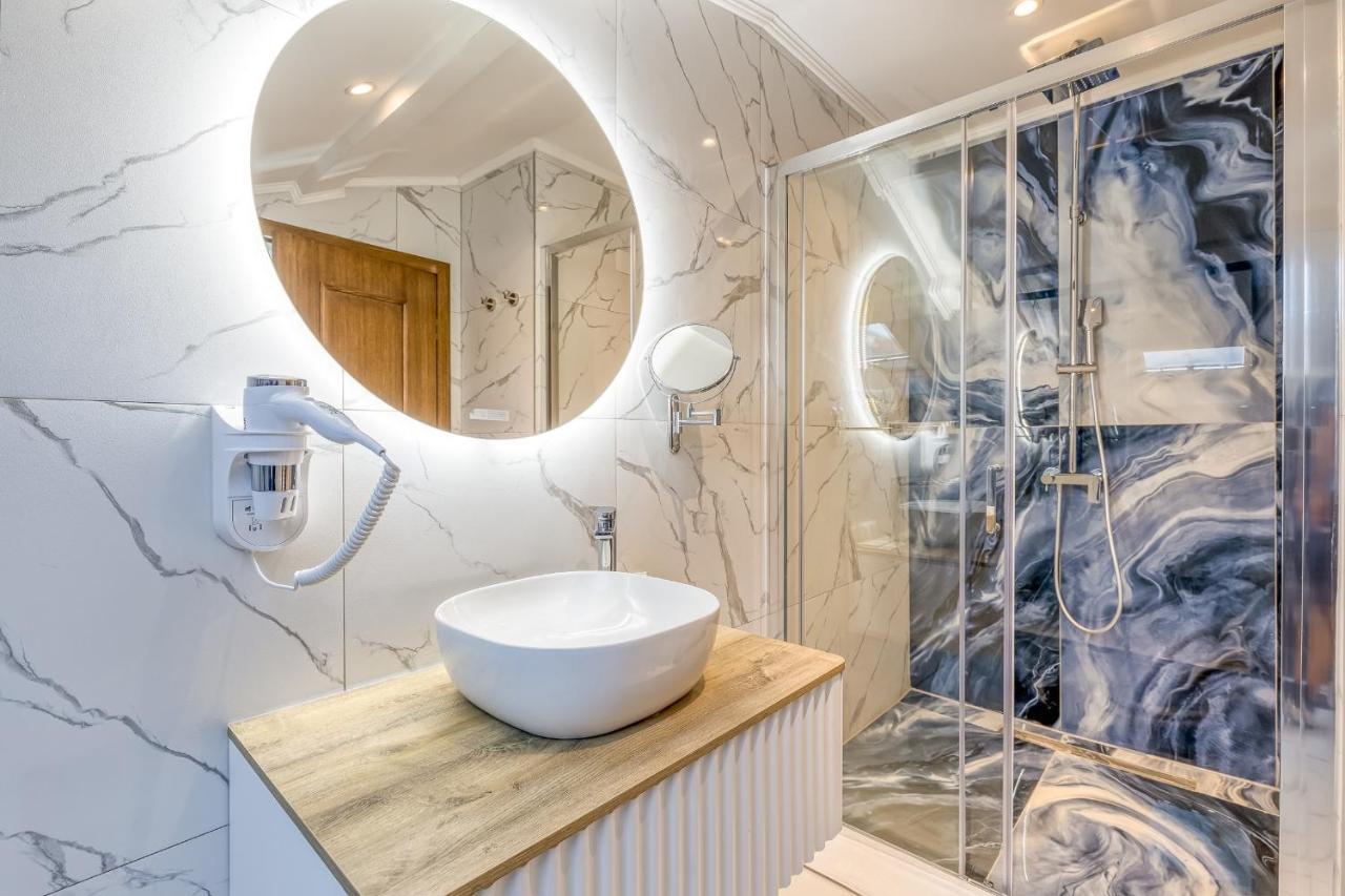 Aparthotel San Valentino Palace à Umag Extérieur photo