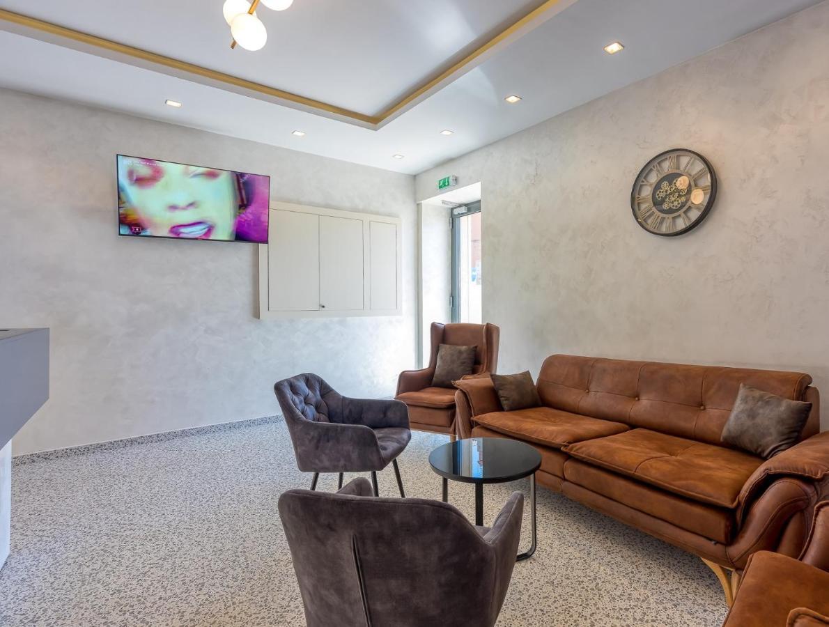 Aparthotel San Valentino Palace à Umag Extérieur photo