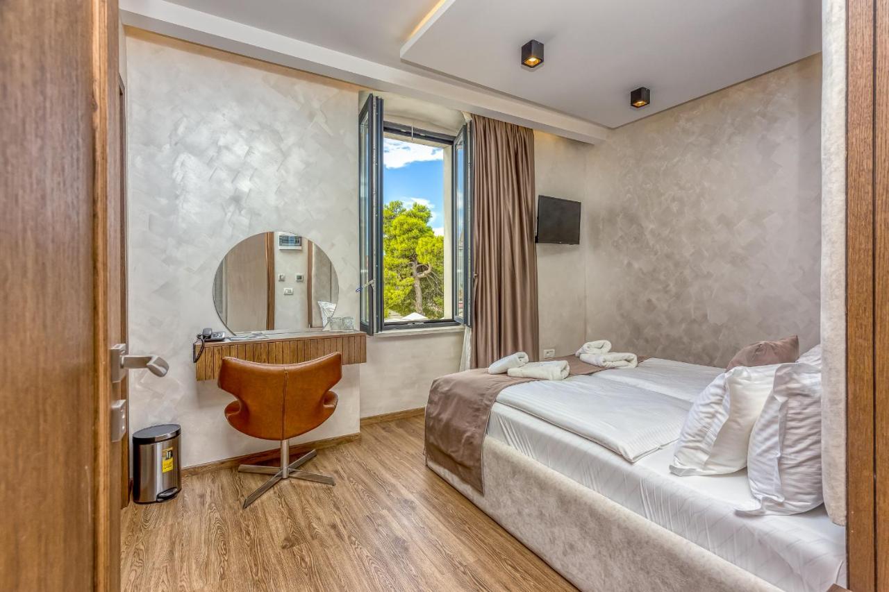Aparthotel San Valentino Palace à Umag Extérieur photo