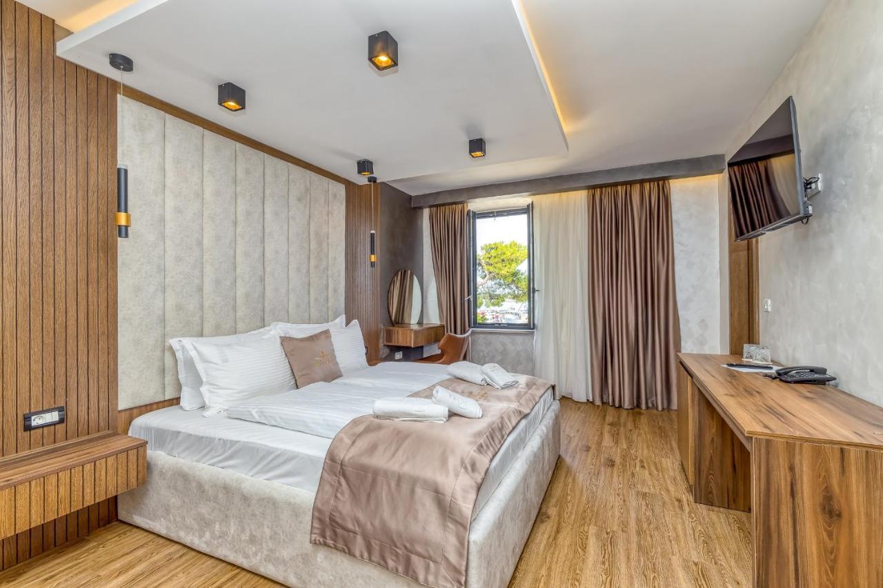 Aparthotel San Valentino Palace à Umag Extérieur photo