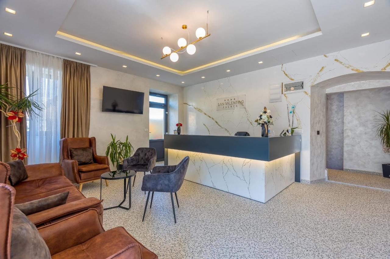 Aparthotel San Valentino Palace à Umag Extérieur photo