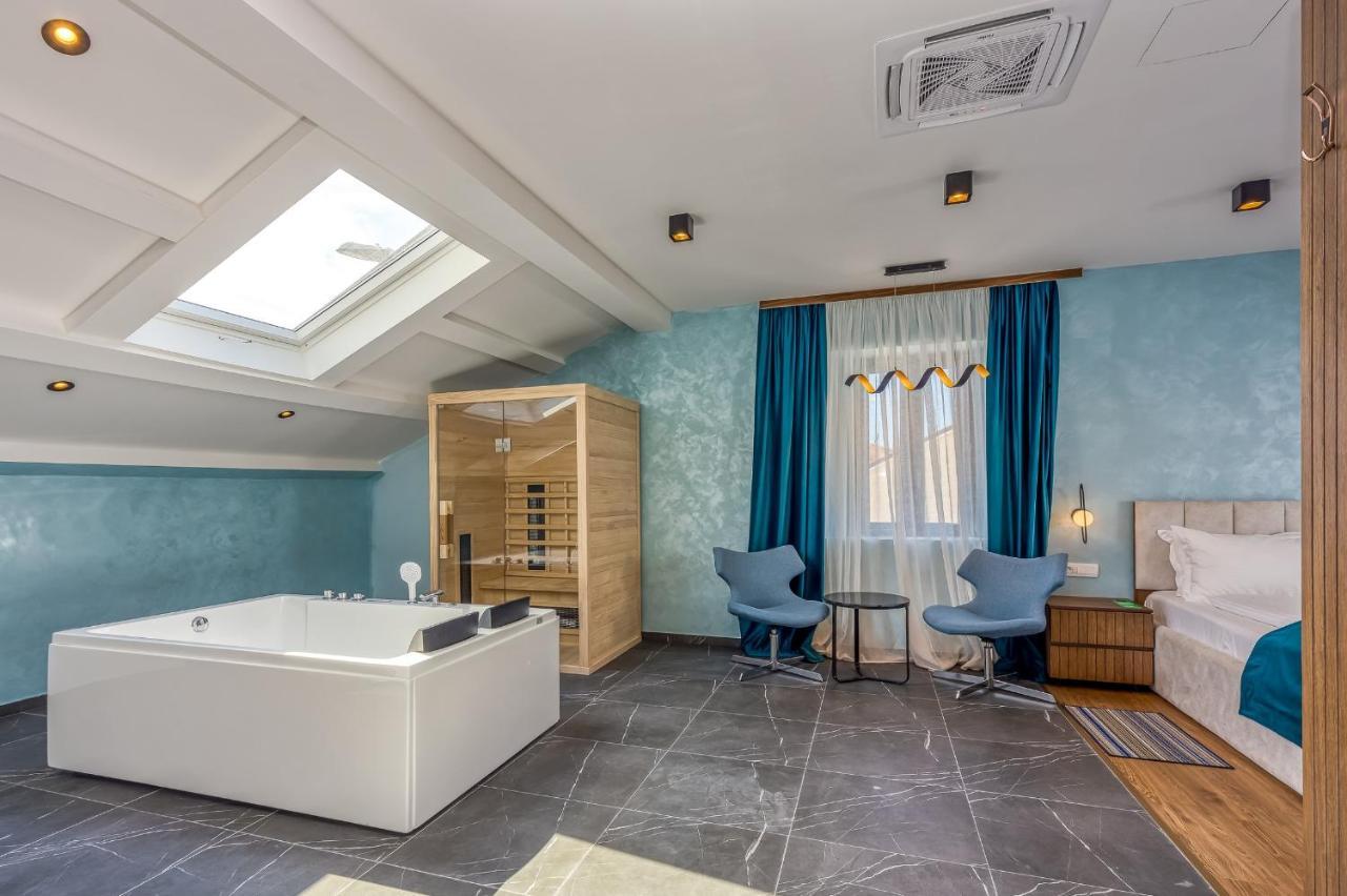 Aparthotel San Valentino Palace à Umag Extérieur photo